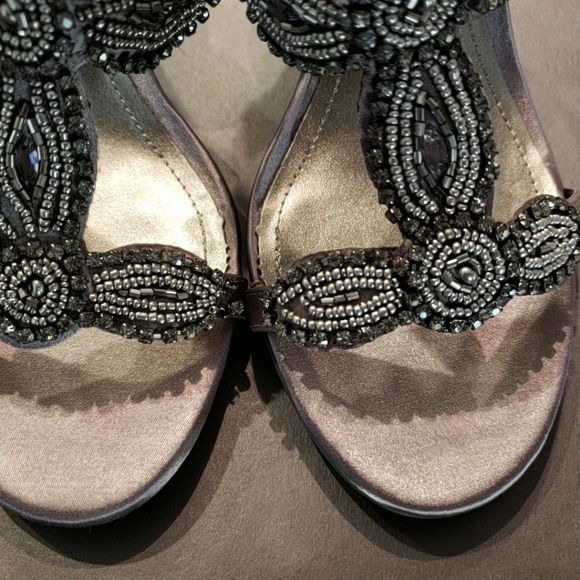 NIB Kenneth Cole Reaction Pewter Heels - Picture 2 of 8